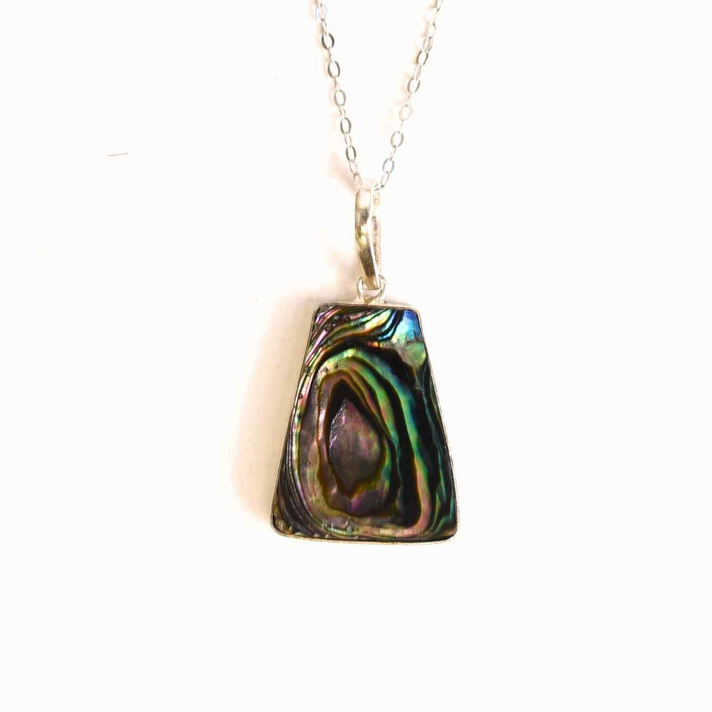 Echilibru si Stralucire Naturala – Colier Rotund cu Scoica Abalone si Argint 925