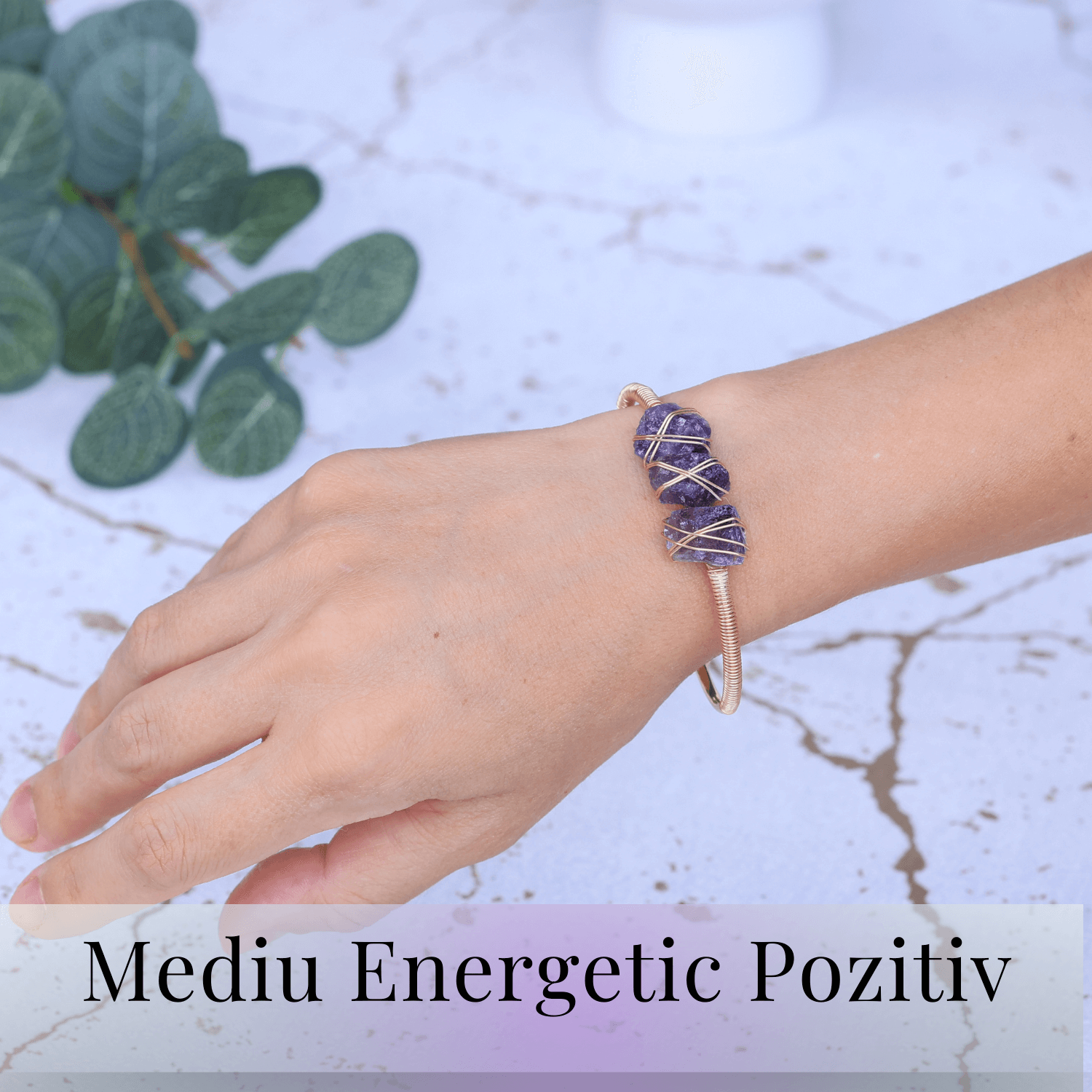 Bratara aurie din metal cu 3 pietre naturale de Ametist , beneficii energetice