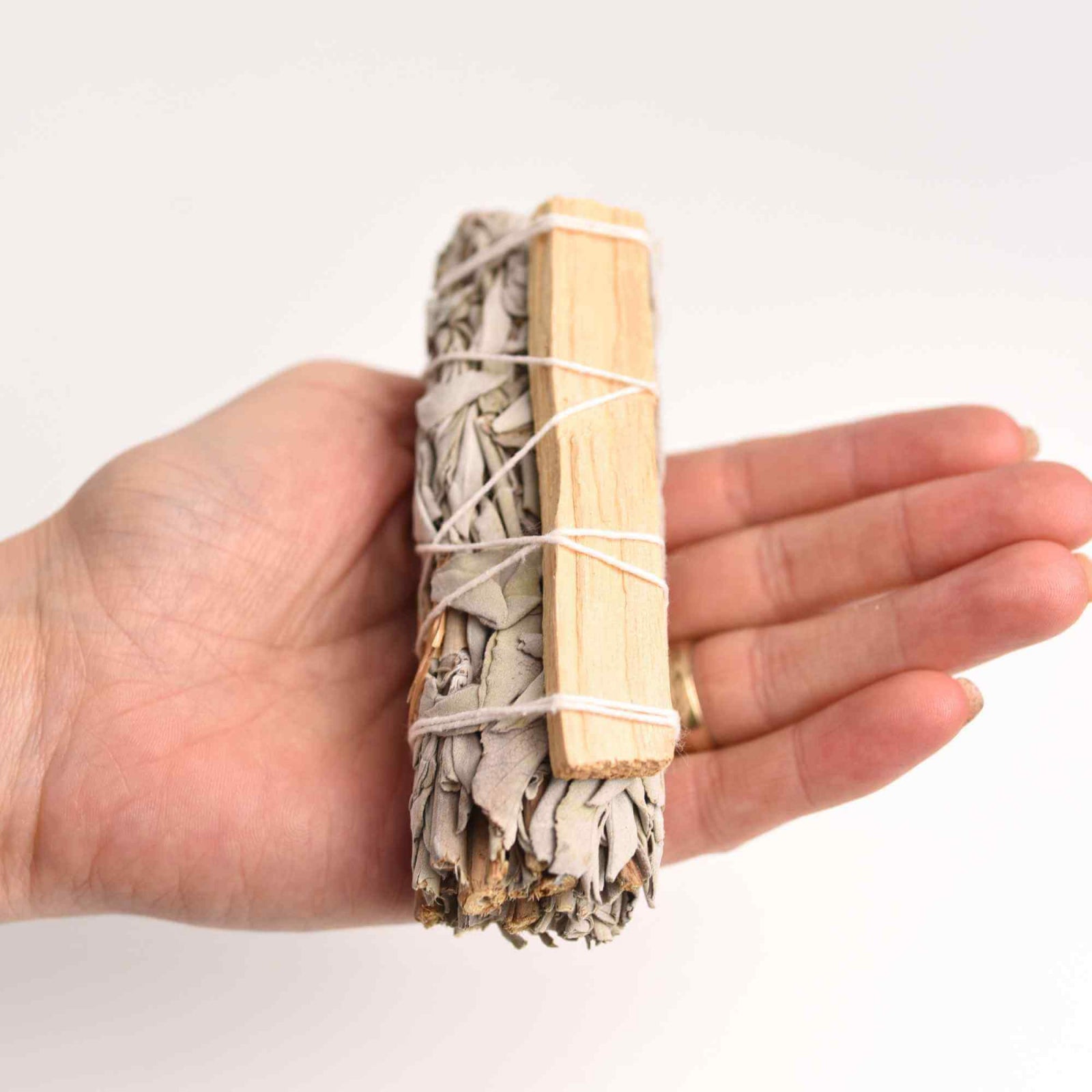 Buchet Salvie Alba California cu lemn Palo Santo – Purificare si Energie Pozitiva