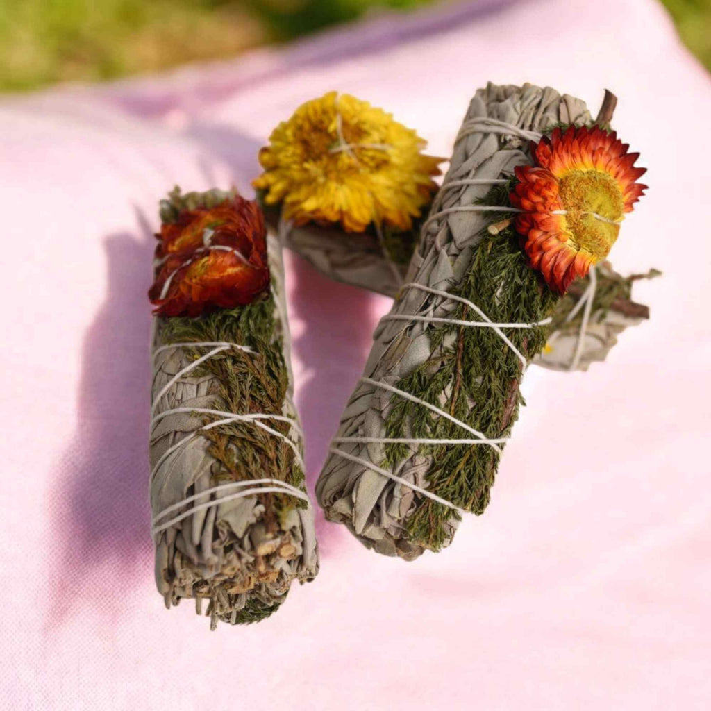 Buchet Salvie Alba California cu Cedru si Flori de Paie