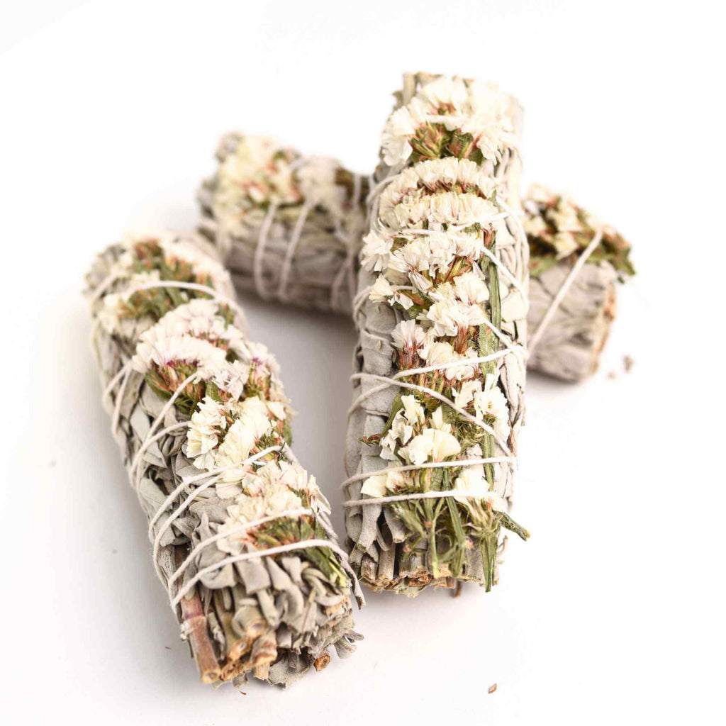 Buchet Salvie Alba California cu Flori Albe de Garofite / Sinuata– Purificare si Armonie