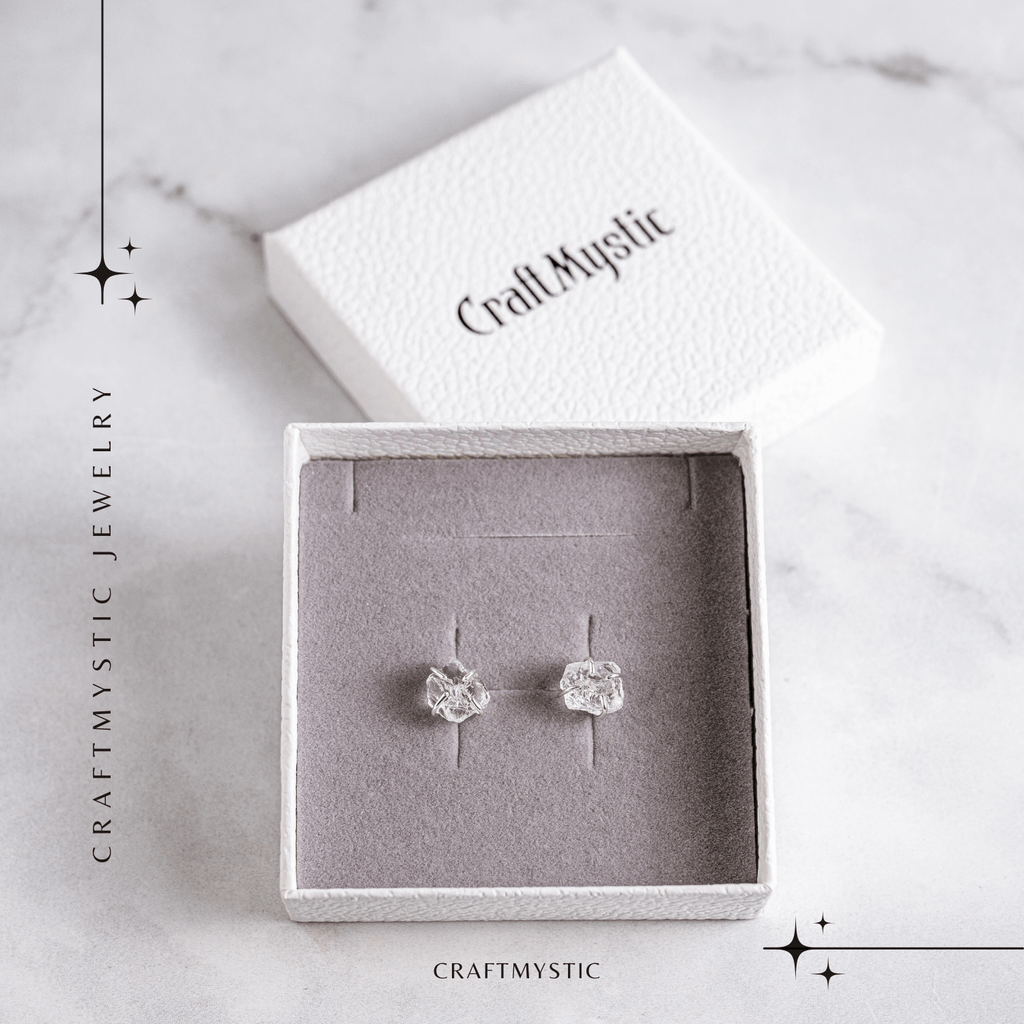 Cristalul puritatii – Cercei stud argintii cu cuart transparent natural