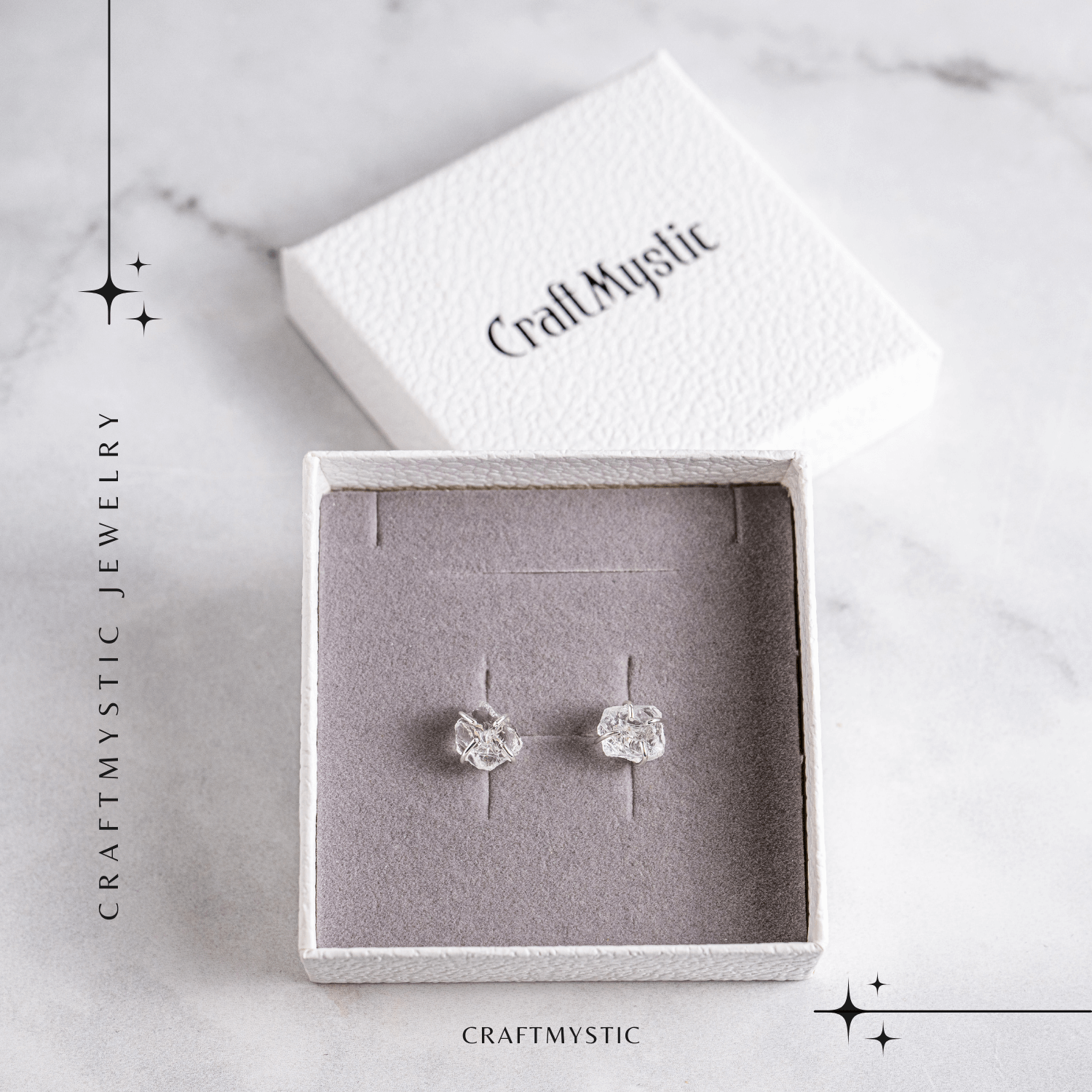 Cristalul puritatii – Cercei stud argintii cu cuart transparent natural