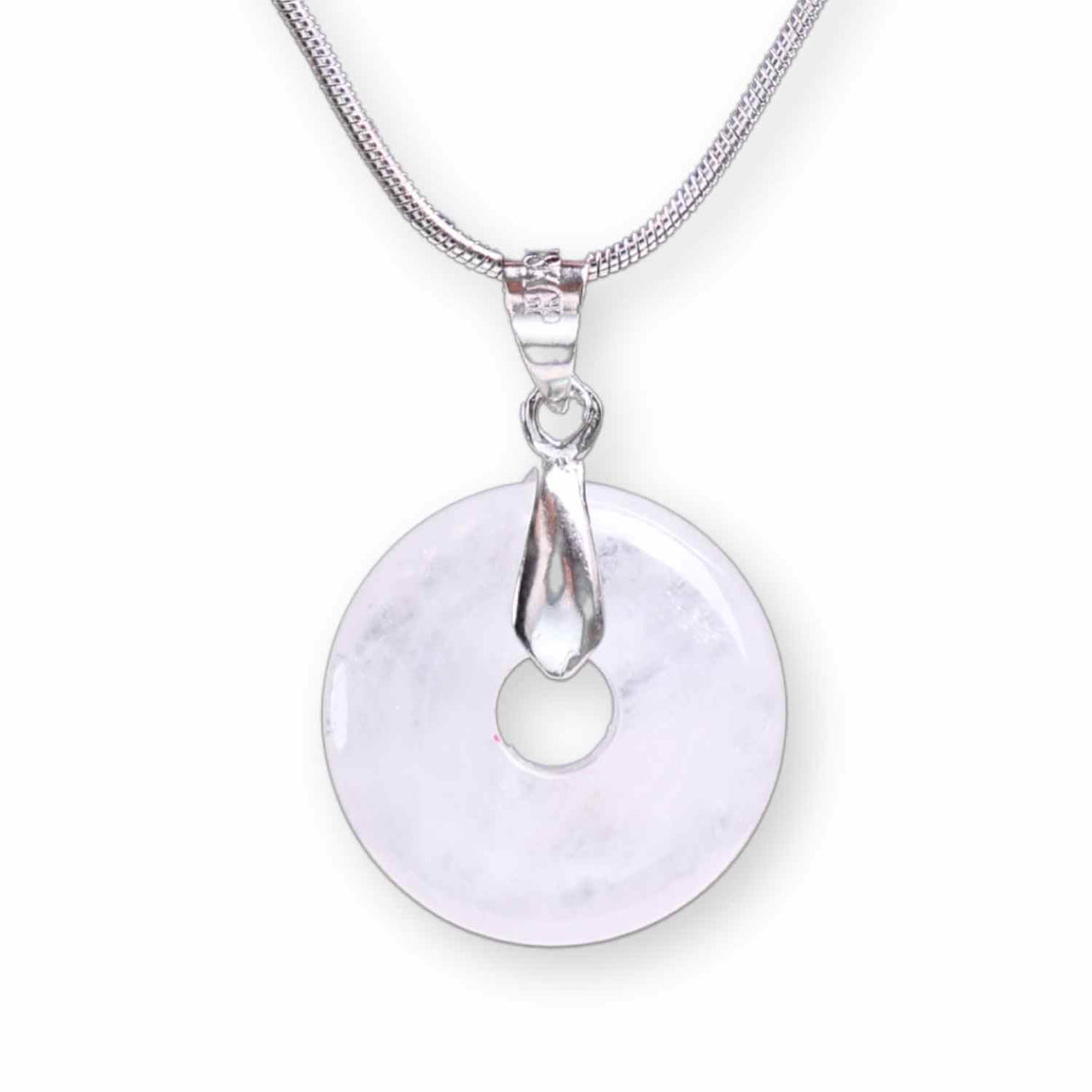 Colier Argintiu Cuart Transparent Forma Pi - Claritate si Energie Pura, Lungime Totala 50 cm, Diametru Pandantiv 20 mm