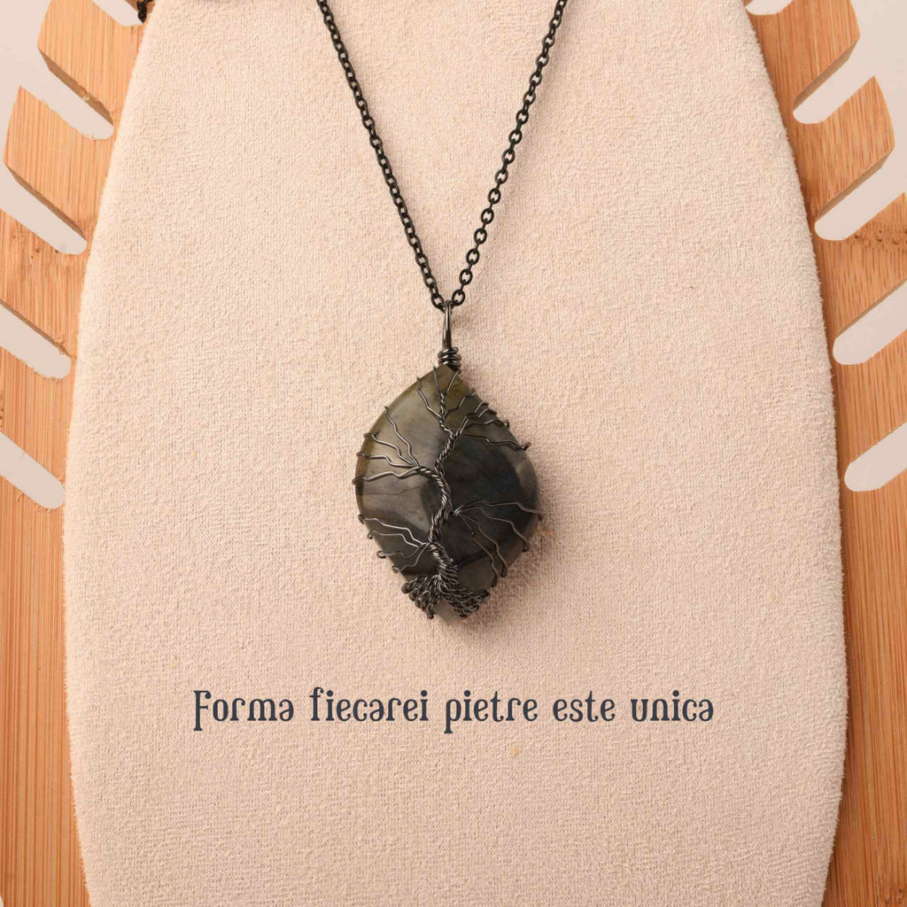 Colier cu pandantiv din labradorit natural pentru barbati si femei - Cristal neregulat lucrat manual, invelit cu sarma model arborele vietii - O piatra semipretioasa pentru meditatie, intuitie, imagin