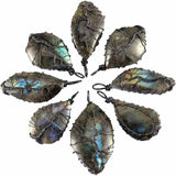 Colier cu pandantiv din labradorit natural pentru barbati si femei - Cristal neregulat lucrat manual, invelit cu sarma model arborele vietii - O piatra semipretioasa pentru meditatie, intuitie, imagin
