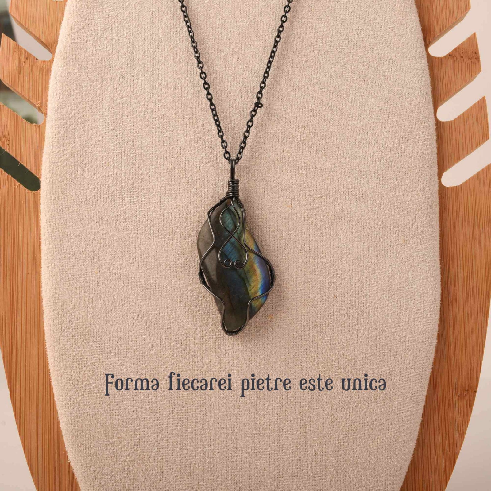 Colier cu pandantiv din labradorit natural pentru barbati si femei - Cristal neregulat lucrat manual, invelit cu sarma in model neregulat - O piatra semipretioasa pentru meditatie, intuitie si imagina