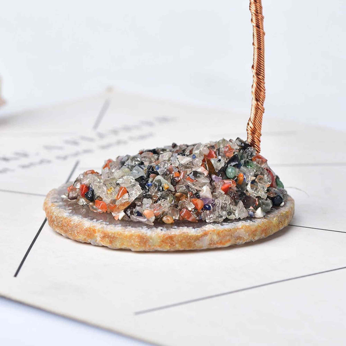 Copac pietre semipretioase ametist si cuart Roz pe felie de agat – Decor cristal feng shui, accesorii pentru birou, cristale pentru meditatie