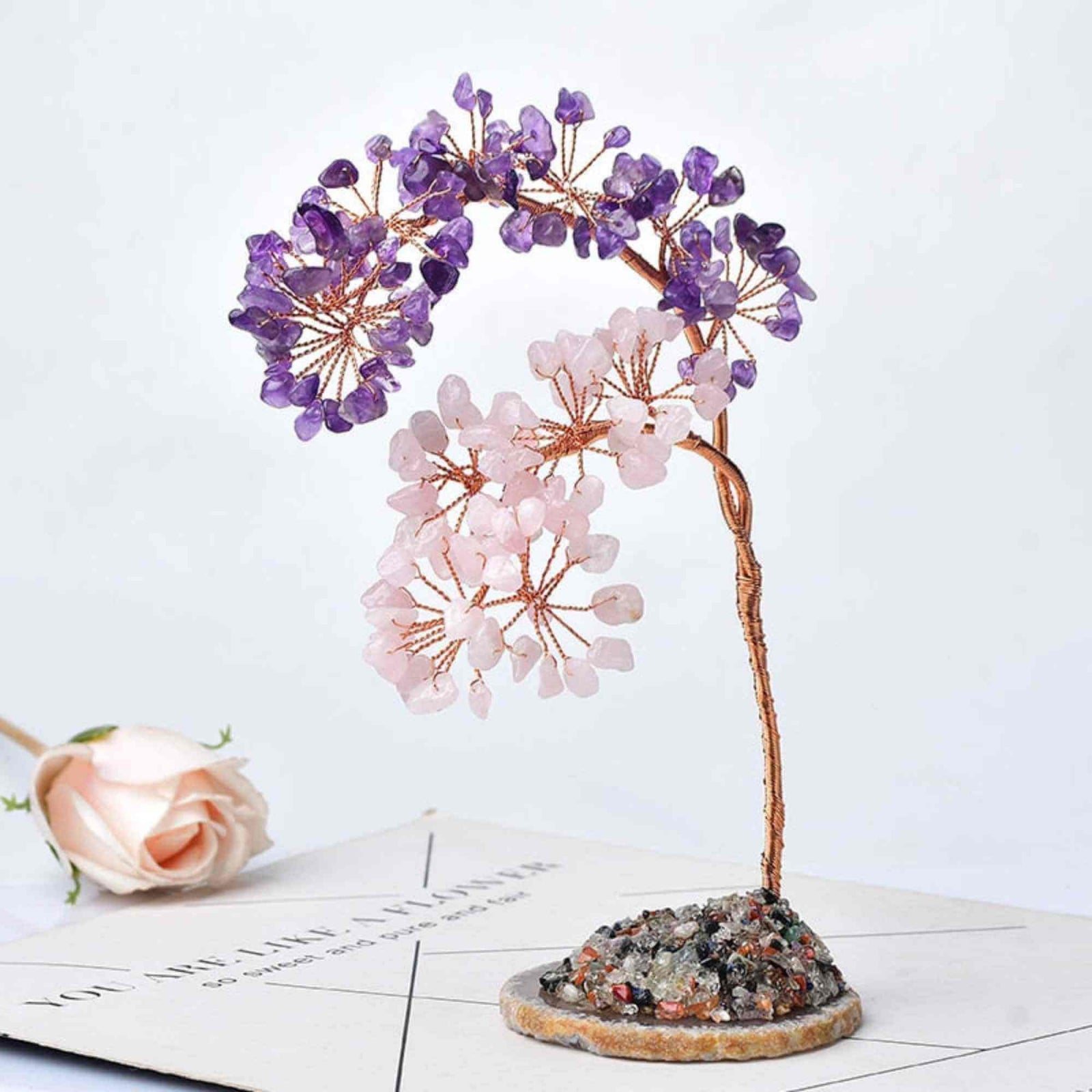 Copac pietre semipretioase ametist si cuart Roz pe felie de agat – Decor cristal feng shui, accesorii pentru birou, cristale pentru meditatie