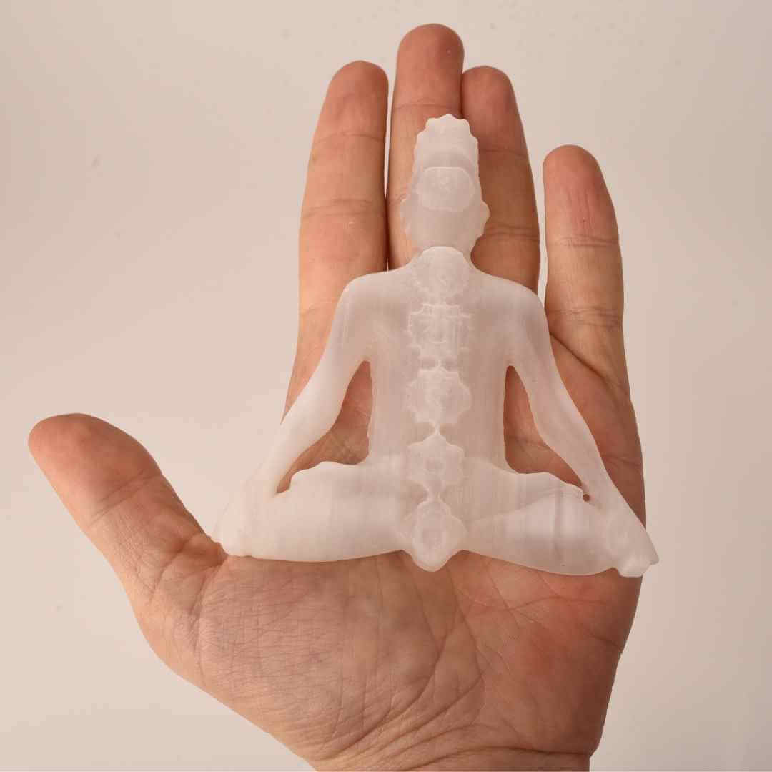 Cristal de selenit sculptat in forma de femeie 10 cm cu cele 7 chakre - Pentru decor si vindecare energetica