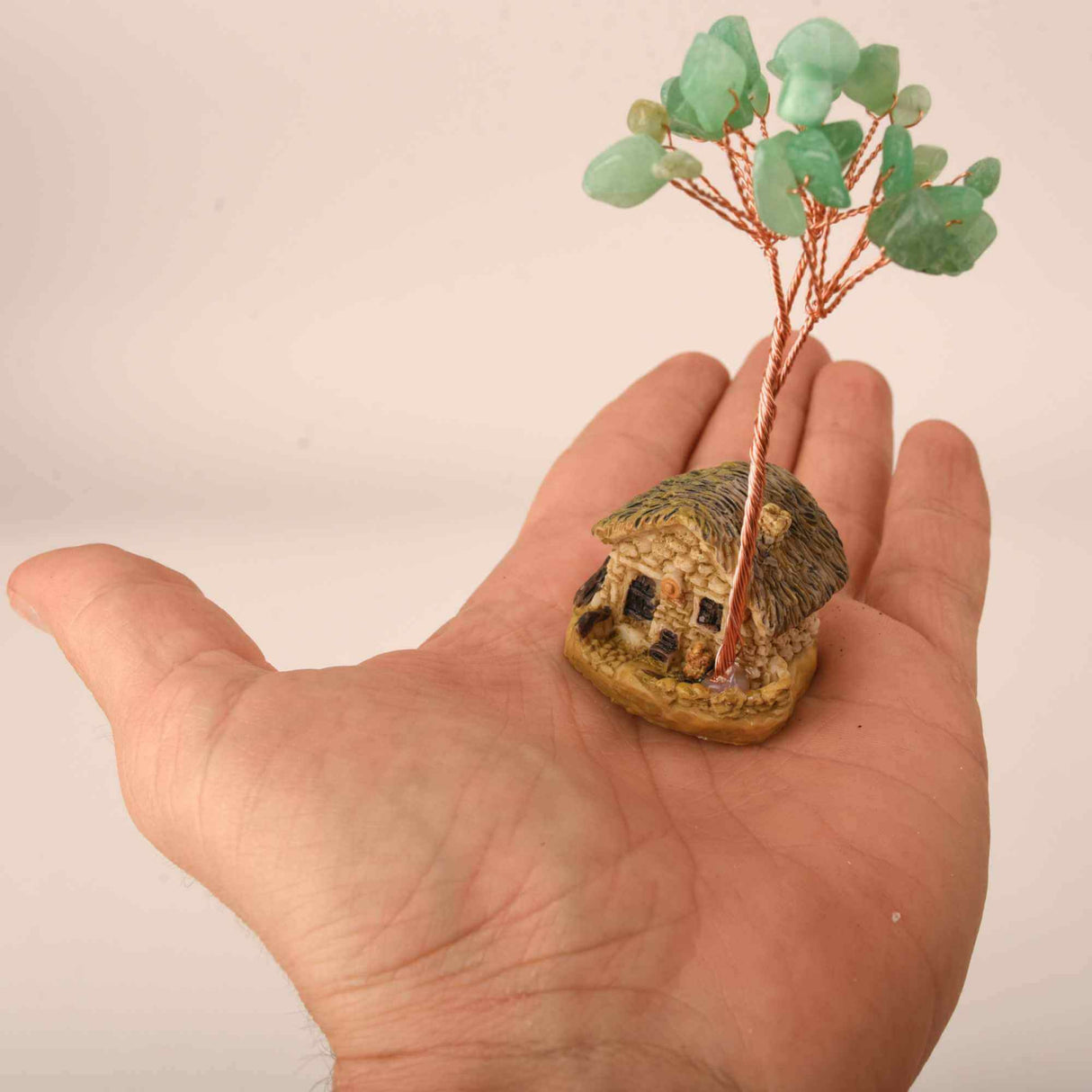 Figurina casuta cu ramuri din cristale naturale Aventurin Verde