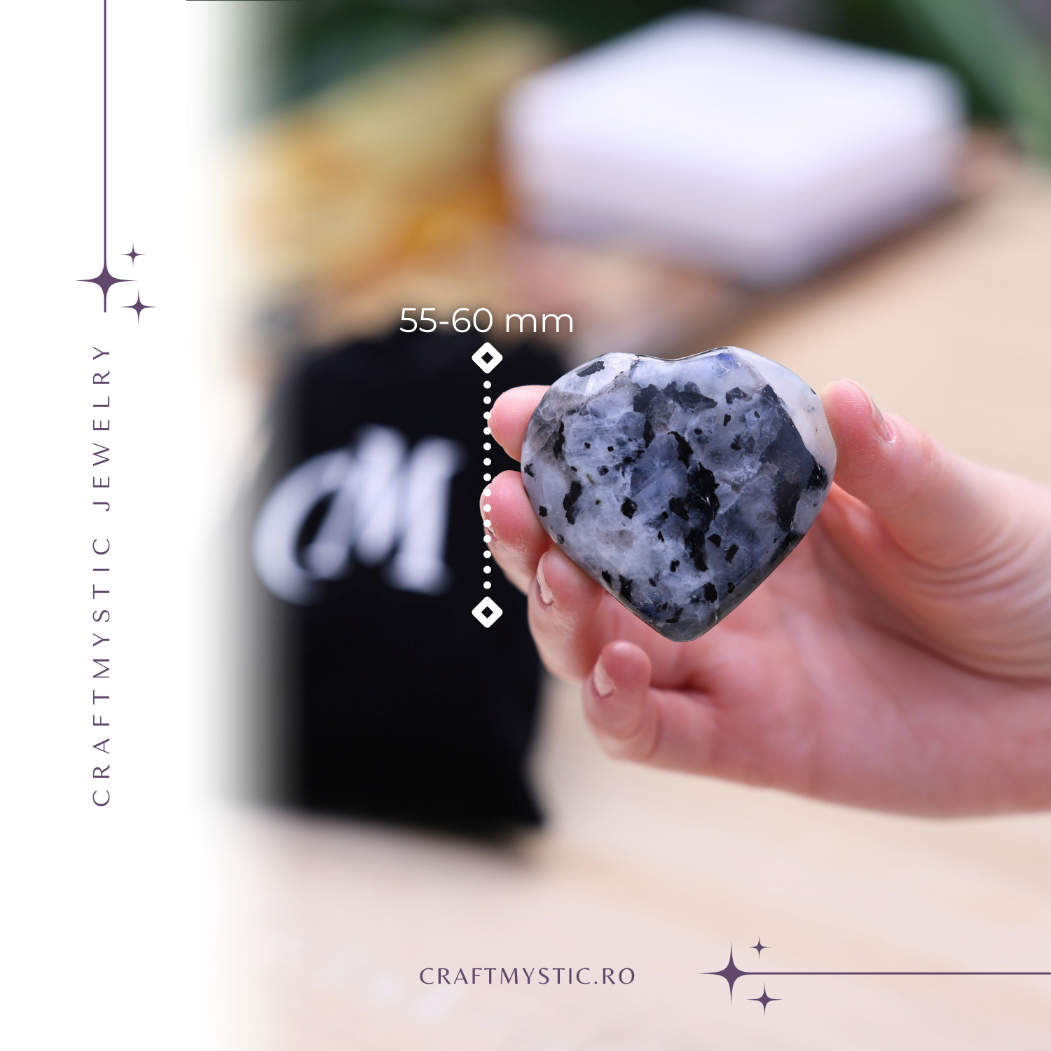 Inima Sculptata Manual de 55-60mm din Piatra Lunii Curcubeu Naturala