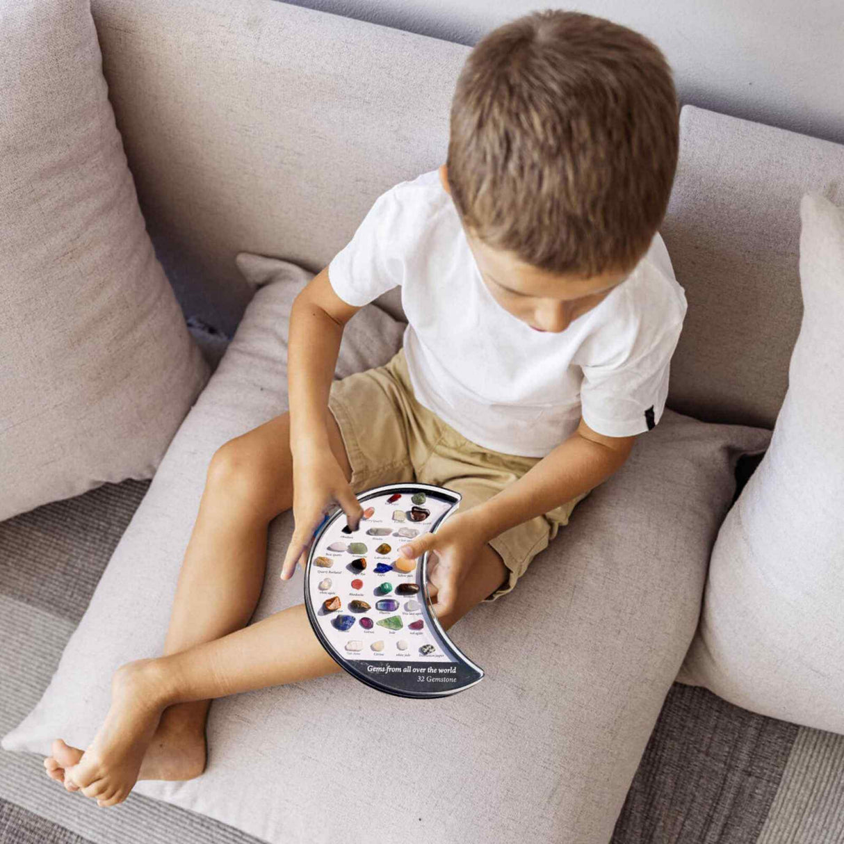 Mini set 32 pietre de colectie | Cutie in forma de luna cu pietre specimen etichetate, educationale pentru baieti si fete