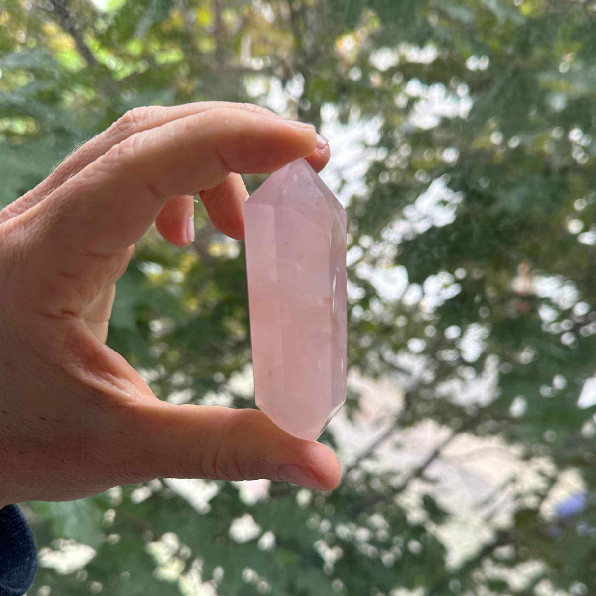 Turn Hexagonal Dublu Varf din Cuart Roz inaltime de 7-9 cm