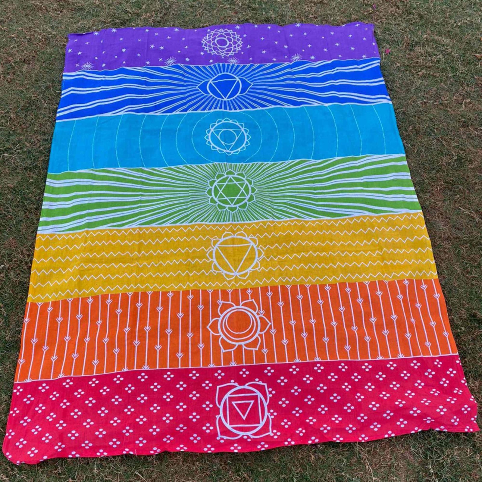Covor de Yoga si Meditatie 180x130 cm cu Design Bohemian Mandala pentru 7 Chakre - Panza de Perete sau Decor de Interior/Exterior