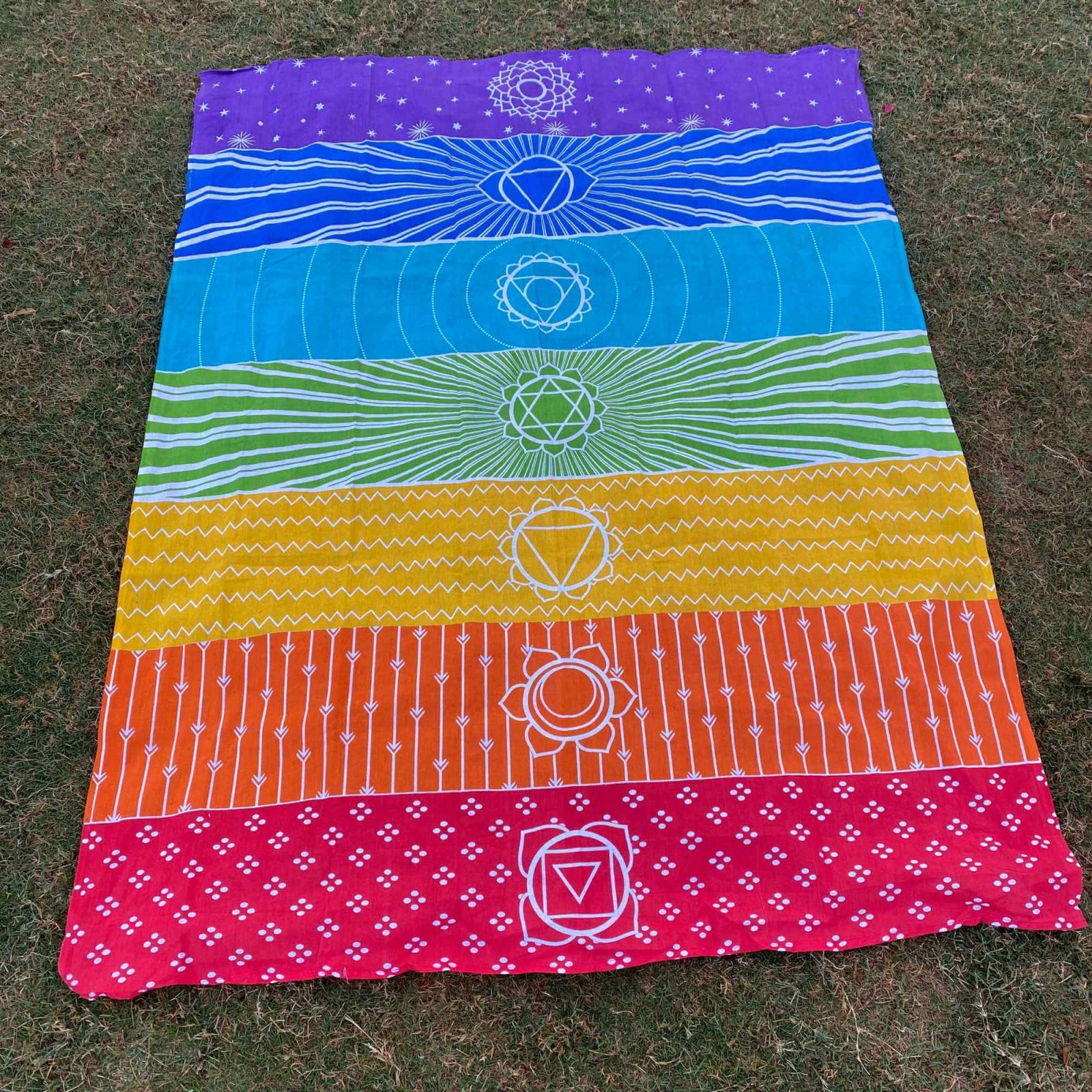 Covor de Yoga si Meditatie 180x130 cm cu Design Bohemian Mandala pentru 7 Chakre - Panza de Perete sau Decor de Interior/Exterior
