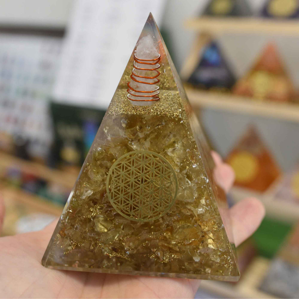 Piramida Orgonica cristal Citrin si Floarea vietii de 11 cm pentru Bogatie si Succes - Piatra Comerciantului pentru Confort si Energie Pozitiva