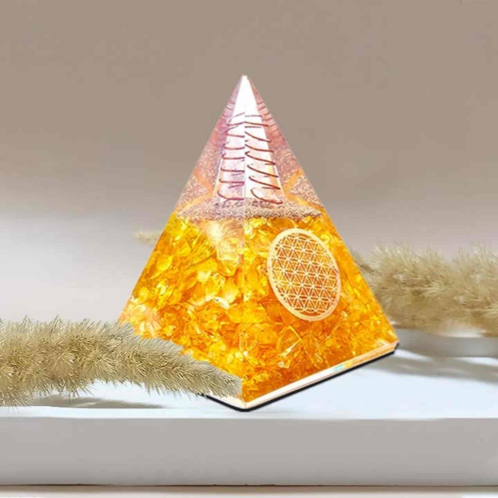 Piramida Orgonica cu Citrin si simbolul floarea vietii 8 cm – pentru intelepciune, bogatie si succes