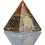 Piramida Orgonica cu cristale Labradorit si simbolul floarea vietii 8 cm – pentru dezvoltare spirituala si emotionala