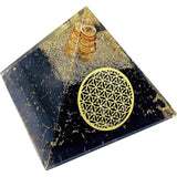 Piramida Orgonica cu Turmalina neagra si simbolul floarea vietii 8 cm – pentru meditatie si trezirea spiritualitatii si a abilitatilor interioare