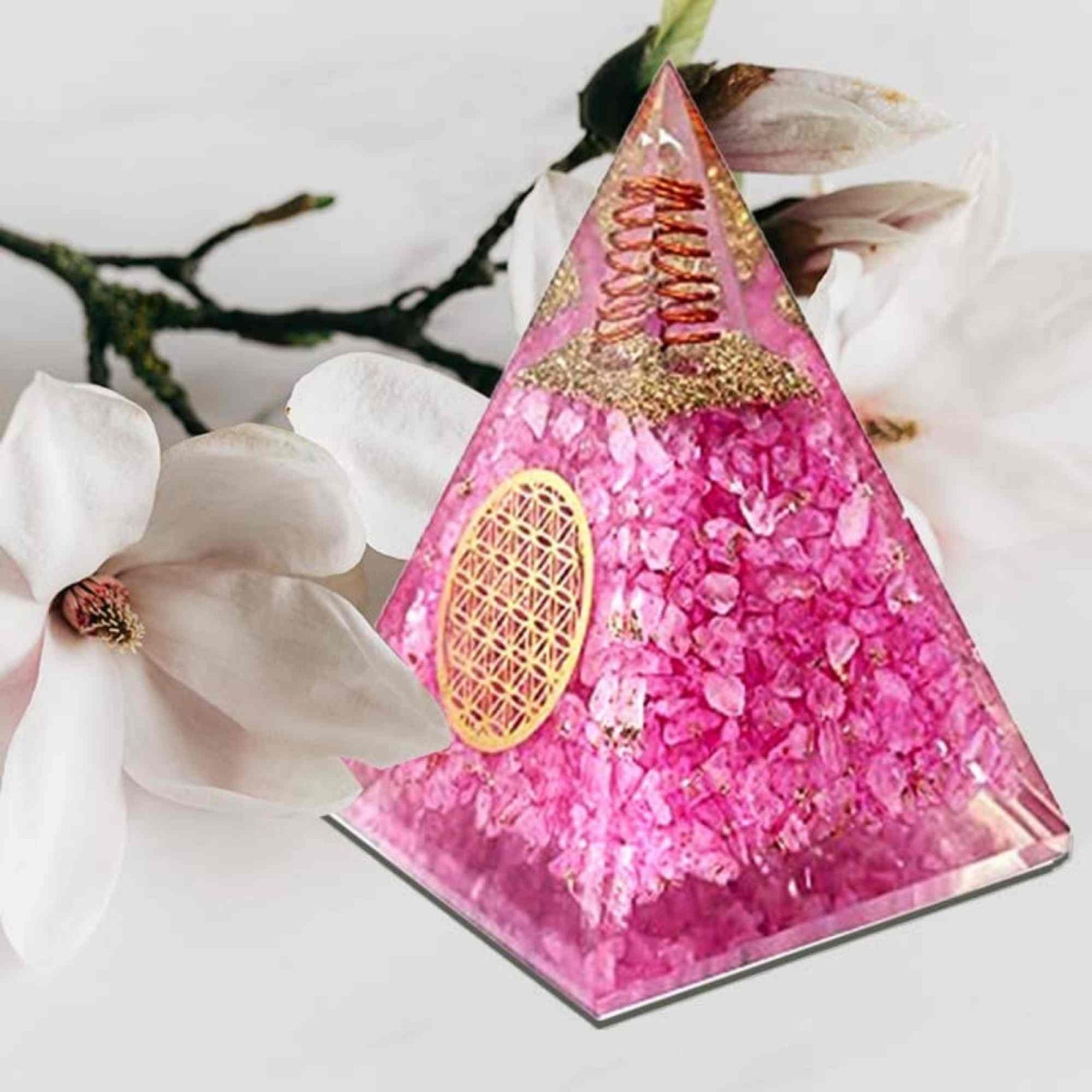 Piramida orgonica cuart roz si simbolul floarea vietii 8 cm – incurajeaza speranta, sensibilitatea, intuitia si abilitatile psihice