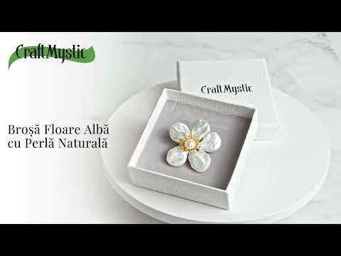 Brosa Floare Alba cu Perla Naturala - Eleganta si Puritate