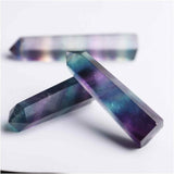 Set 2 turnuri din cristale semipretiose vindecatore hexagonale Fluorit curcubeu - Obelisc cu inaltimea de 5 cm