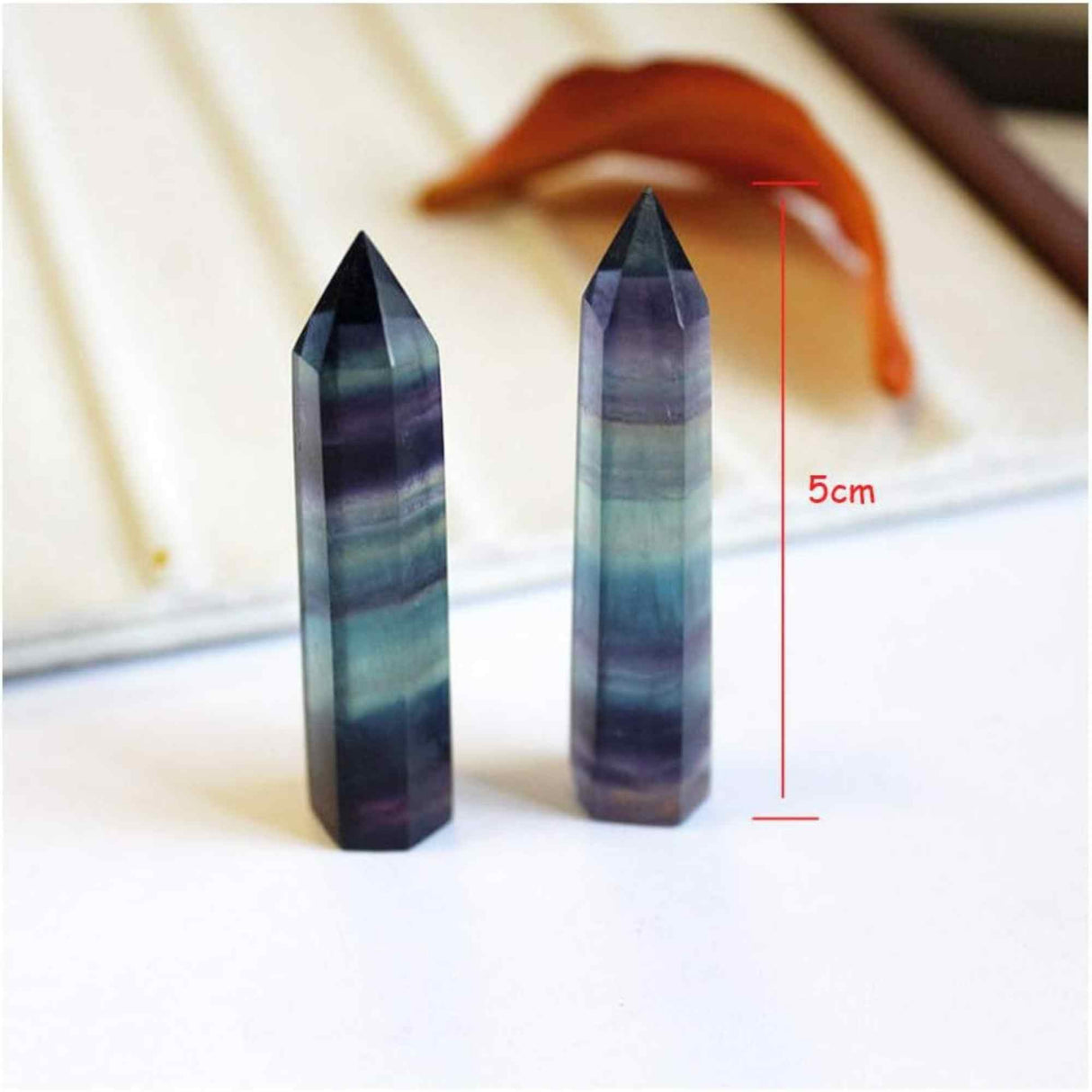 Set 2 turnuri din cristale semipretiose vindecatore hexagonale Fluorit curcubeu - Obelisc cu inaltimea de 5 cm