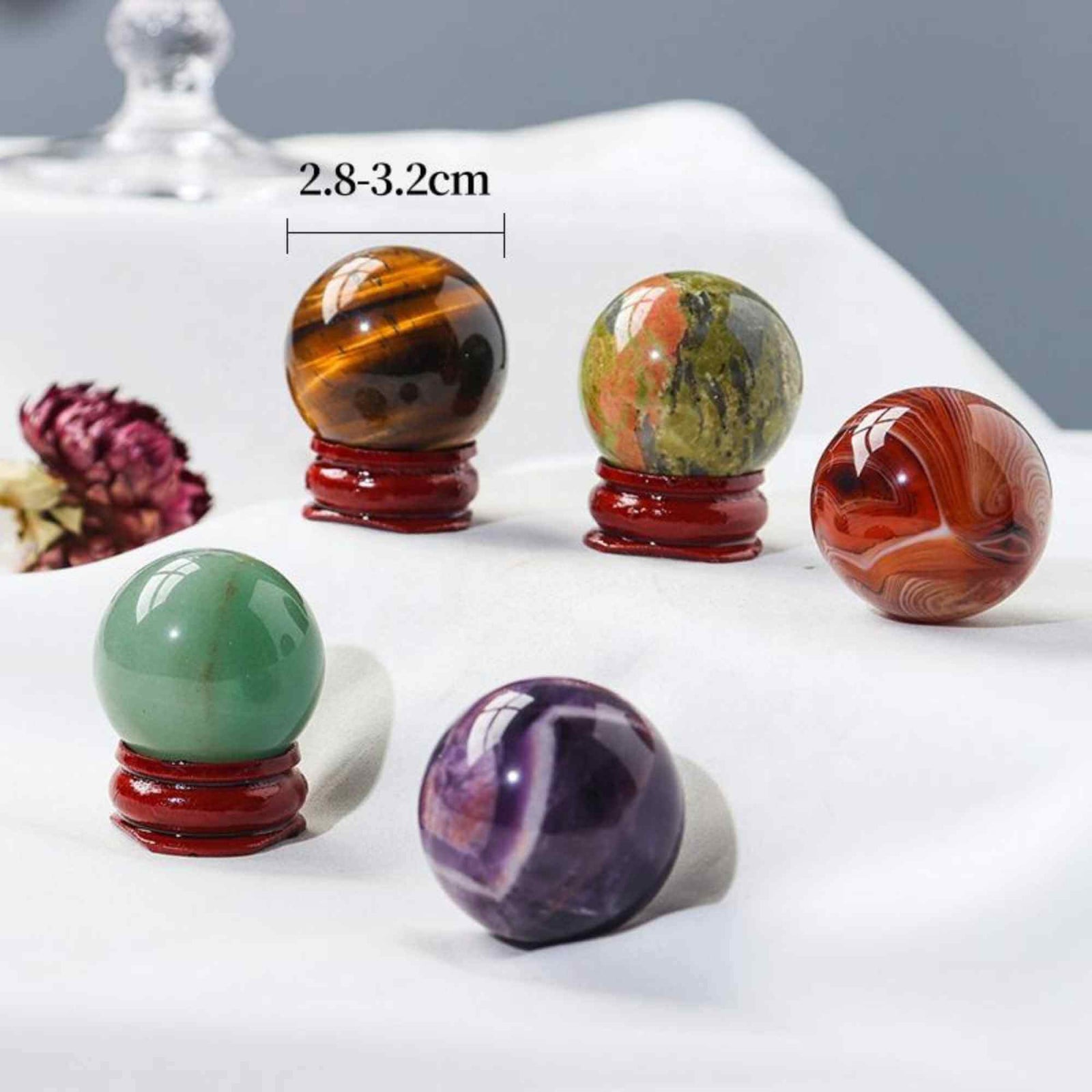 Set 9 sfere din cristale naturale sempretioase in cutie cadou – Pentru decor feng shui, meditatie, astrologie