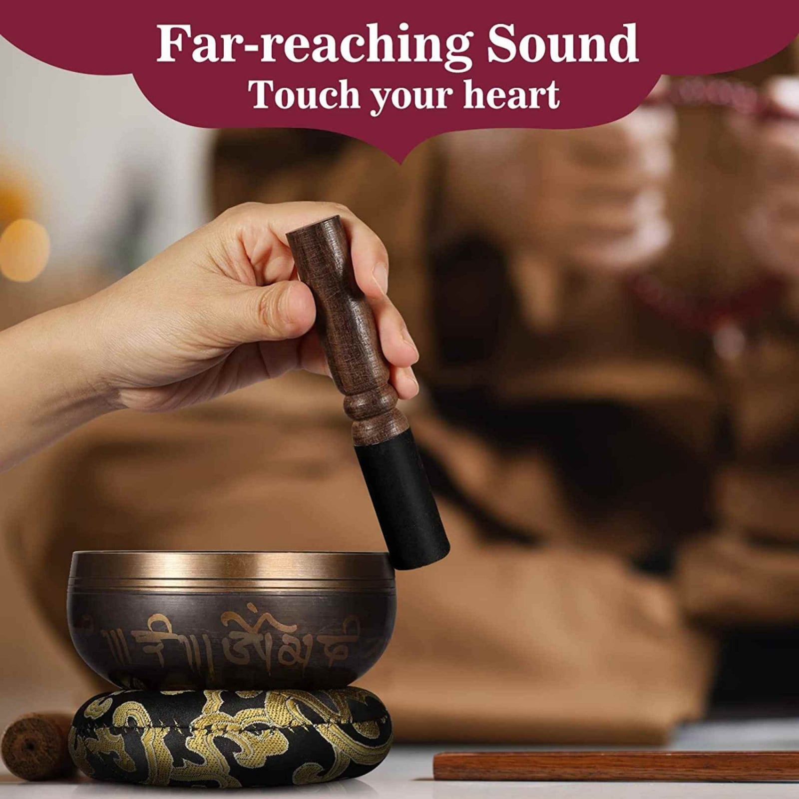 Set Bol Tibetan cantator prelucrat manual la poalele muntelui Himalaya - un percutor cu doua capete din lemn si piele, si o perna cusuta manual – ideal pentru energizare, purificare si meditatie