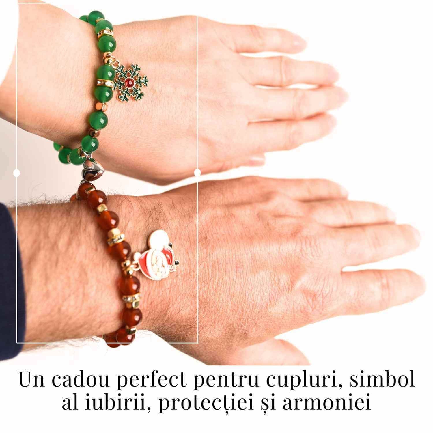 Set bratari cuplu Agat rosu, verde cu accesoriu Mos Craciun si fulg de nea - iubire si protectie
