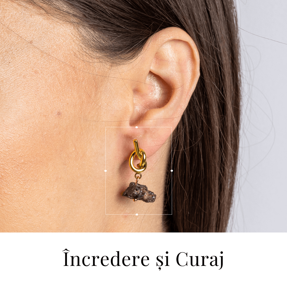 Talisman al Curajului – Cercei cu Granat si Nod Elegant