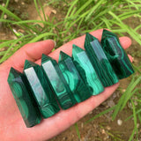 Turn din cristal natural Malachit 6-7 cm: Energie purificatoare si transformarea vietii tale