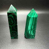 Turn din cristal natural Malachit 6-7 cm: Energie purificatoare si transformarea vietii tale