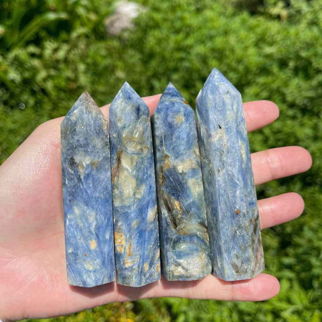 Turn cristal natural Kianit albastru 9 -10 cm